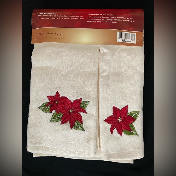 NWT Marina Decoration 3 pc. Poinsettia bathroom towel set. - Picture 3 of 4